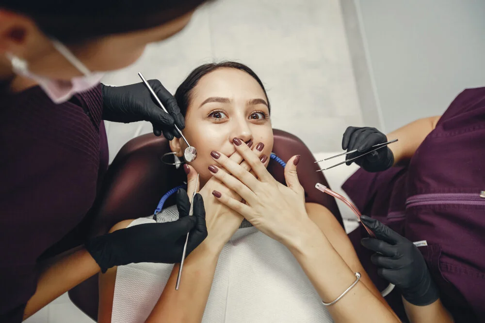 girl afraid of tooth extraction