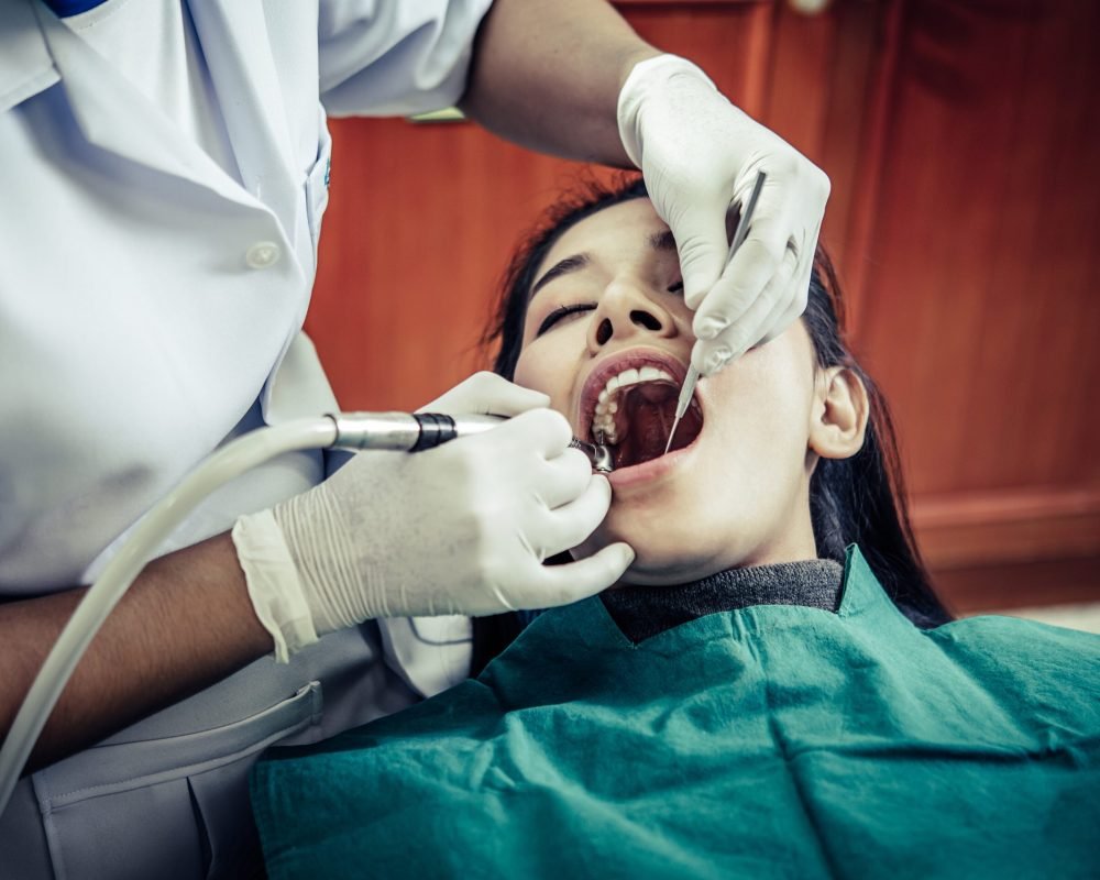 Dentists treat patients’ teeth. Dentists treat patients' teeth.